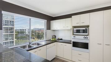 Full-sized fridge, microwave, stovetop, coffee/tea maker