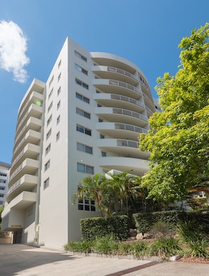 Property grounds - Founda Gardens Apartments (Auchenflower)
