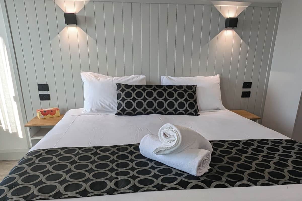 1 bedroom, laptop workspace, blackout curtains, free WiFi