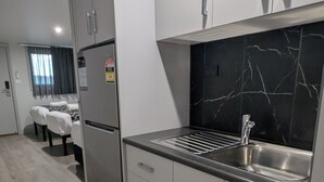 家庭房 | 办公桌、笔记本电脑工作区、遮光窗帘、免费 WiFi