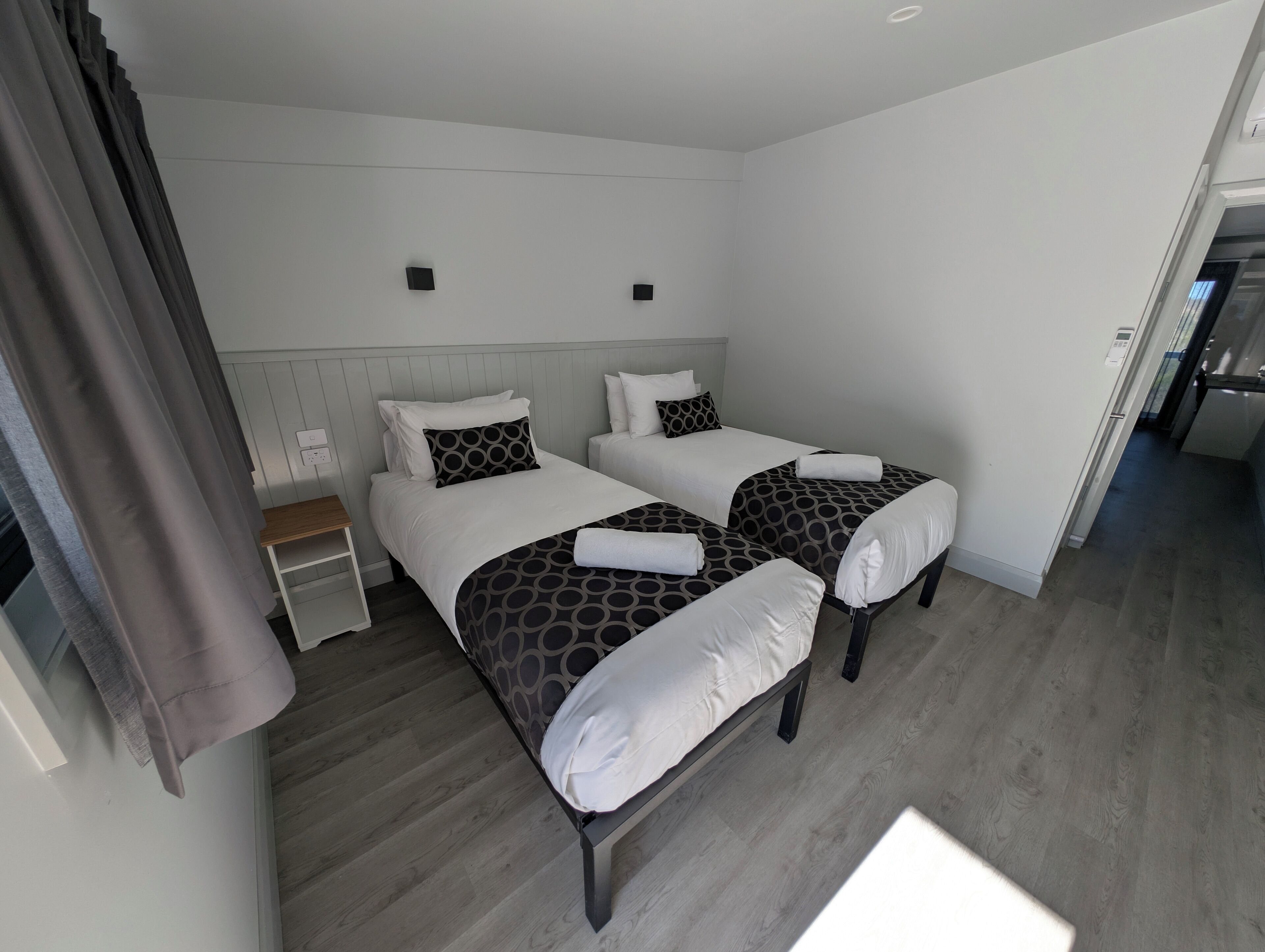 Executive Twin Room | Laptop workspace, blackout drapes, free WiFi, bed sheets