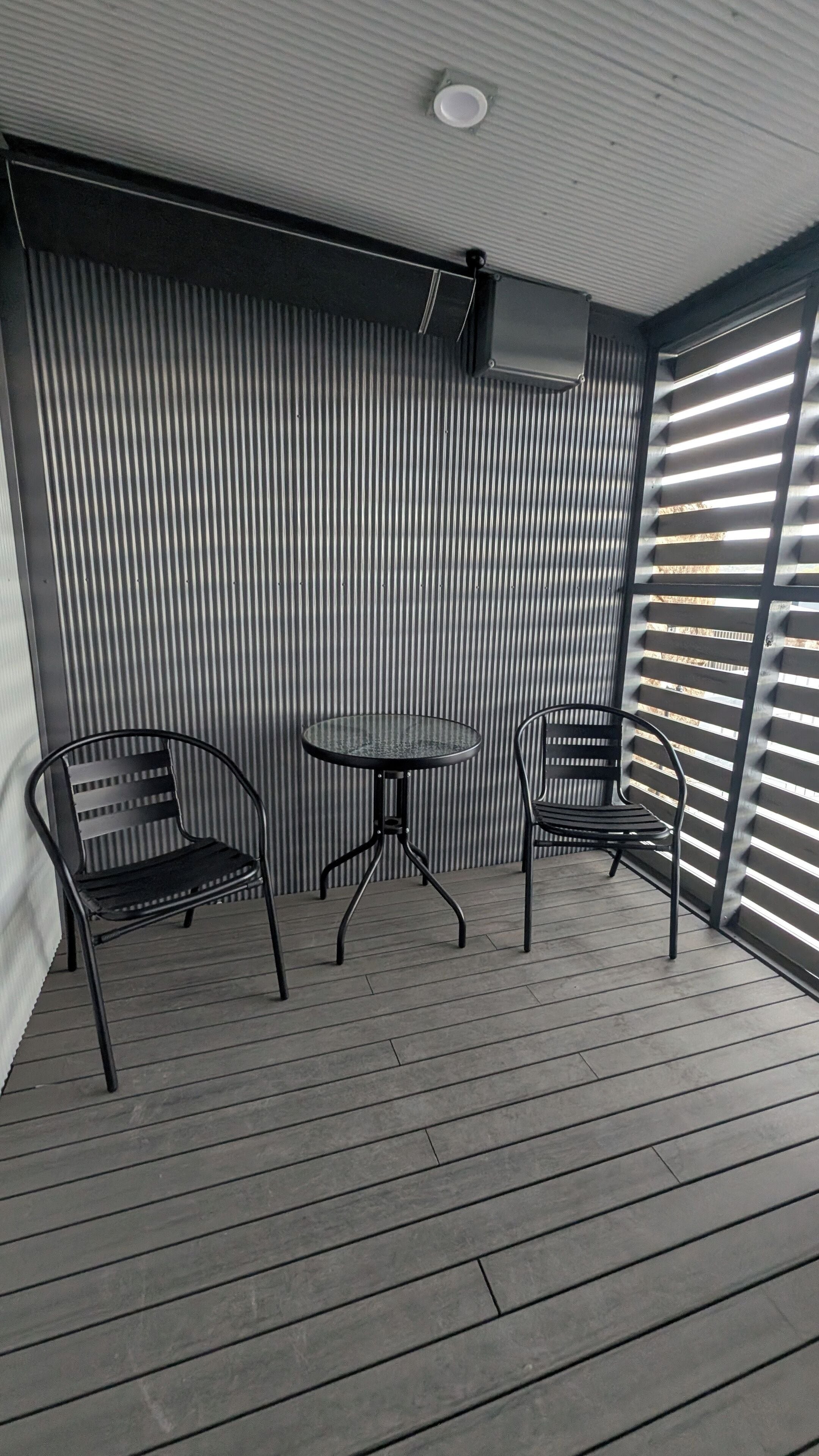 Laptop workspace, blackout curtains, free WiFi, bed sheets