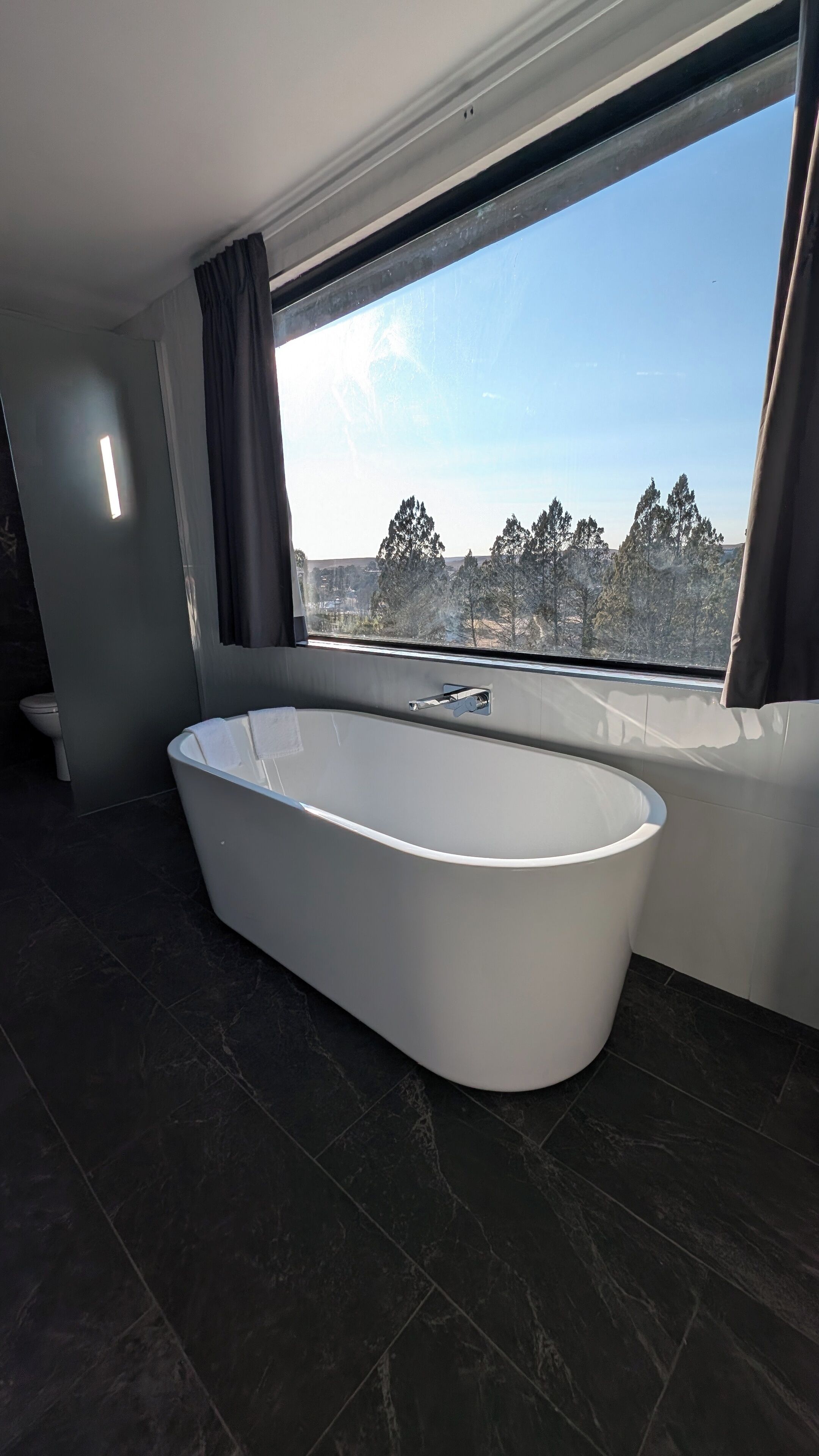 高級套房, 非吸煙房 | 手提電腦工作空間、遮光窗簾/窗簾、免費 Wi-Fi、床單