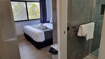 1 bedroom, laptop workspace, blackout curtains, free WiFi