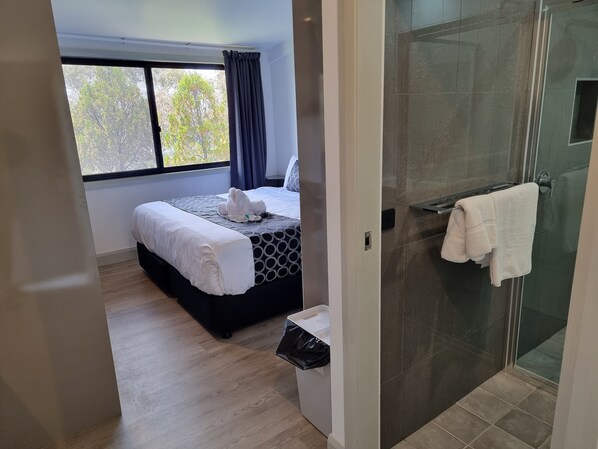 Laptop workspace, blackout curtains, free WiFi, bed sheets