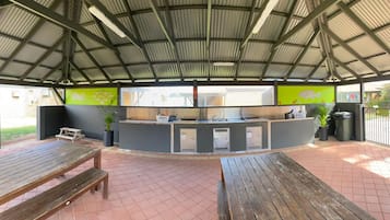 Área de parrillas y picnic