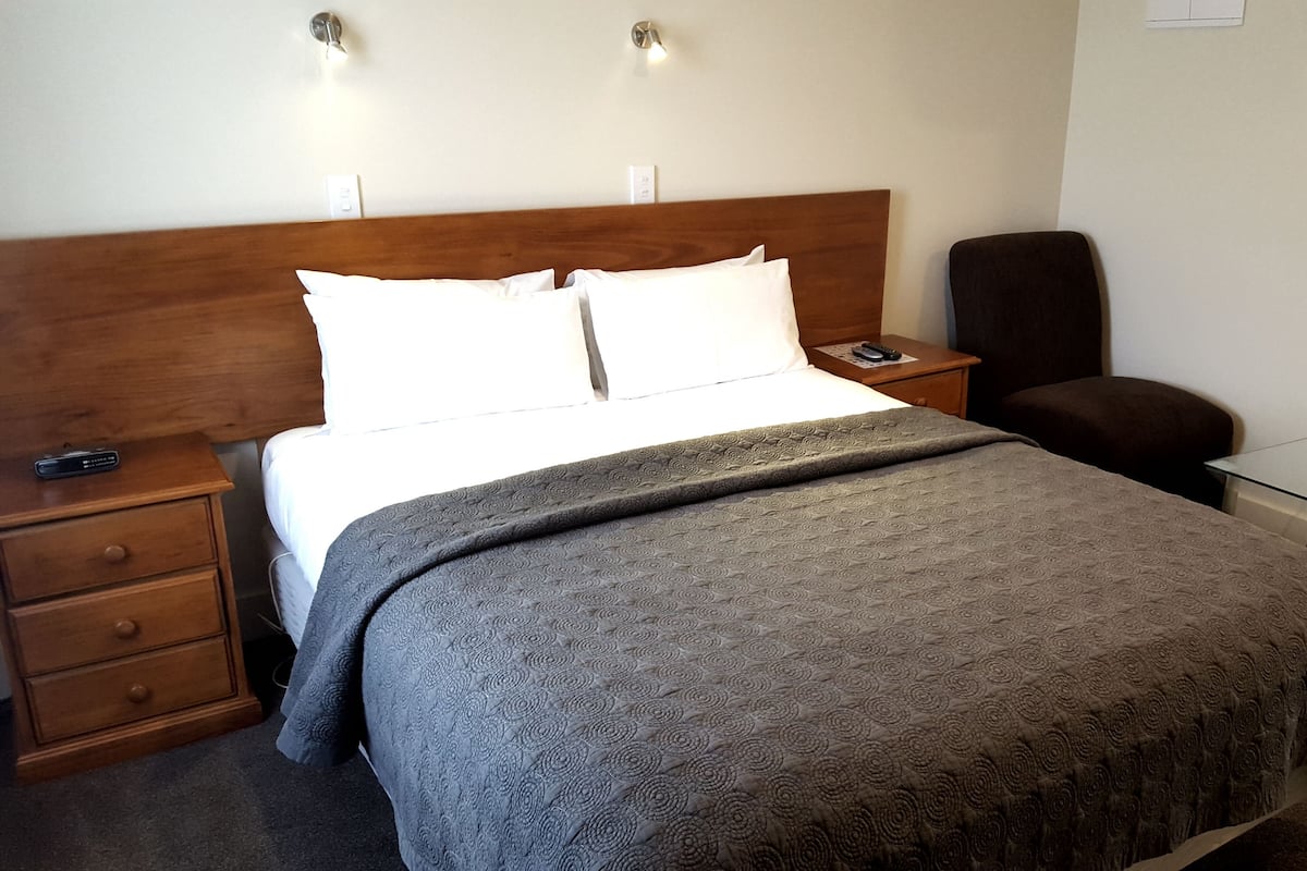 Soundproofing, iron/ironing board, free WiFi, bed sheets