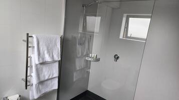 Executive Studio, 1 King Bed | Bathroom