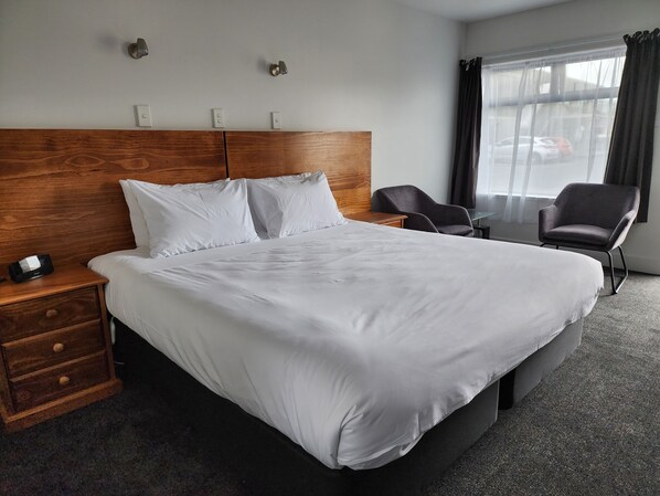 تجهيزات عازلة للصوت ومكواة/لوح كي وواي فاي مجانًا وملاءات أسرّة