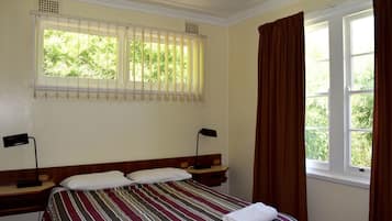 2 bedrooms, iron/ironing board, bed sheets
