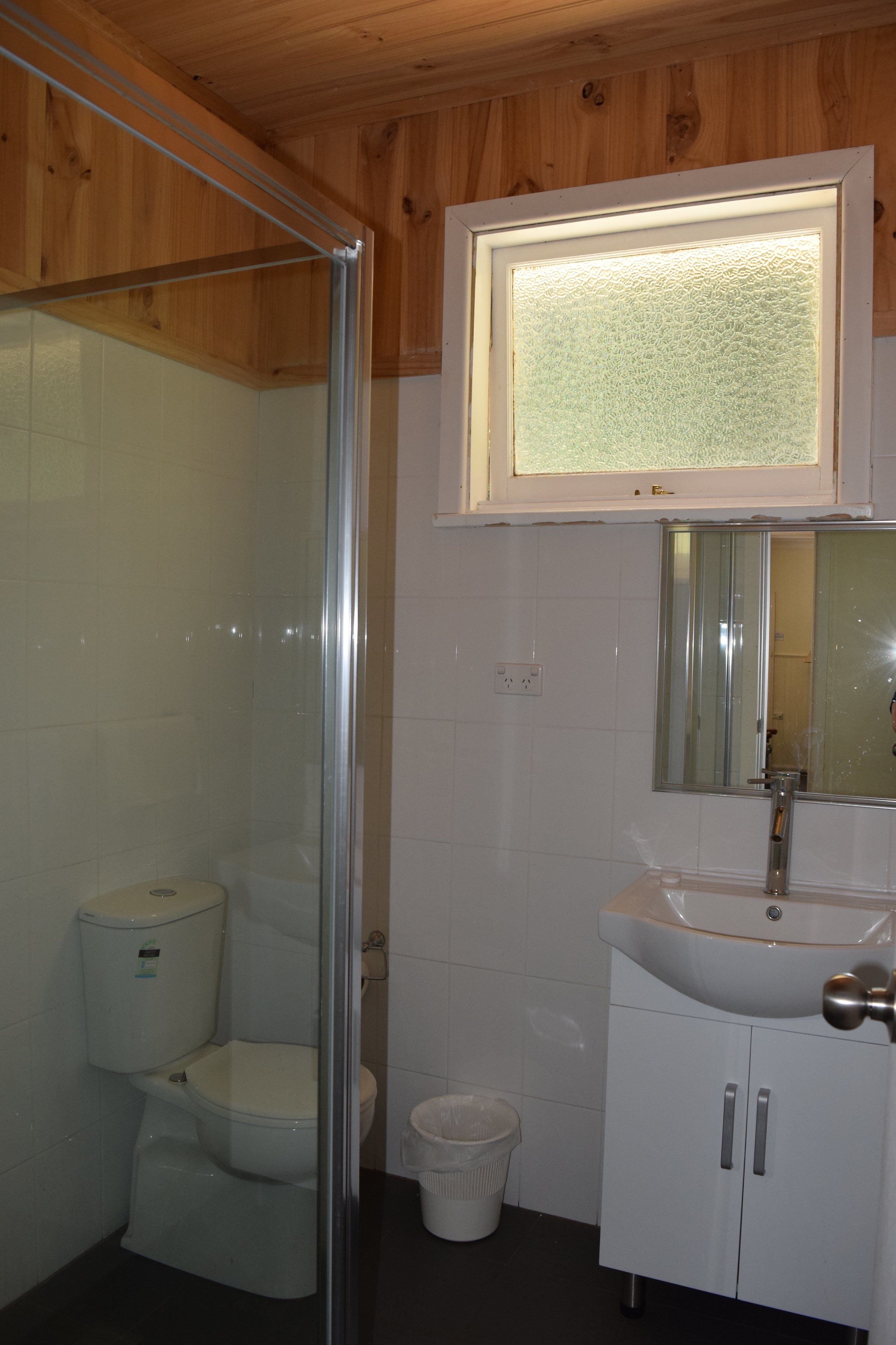 Suite Standar, beberapa kamar, Bebas Asap Rokok, dapur (4 bedroom cabin sleeps 10) | Kamar mandi | Shower dan handuk