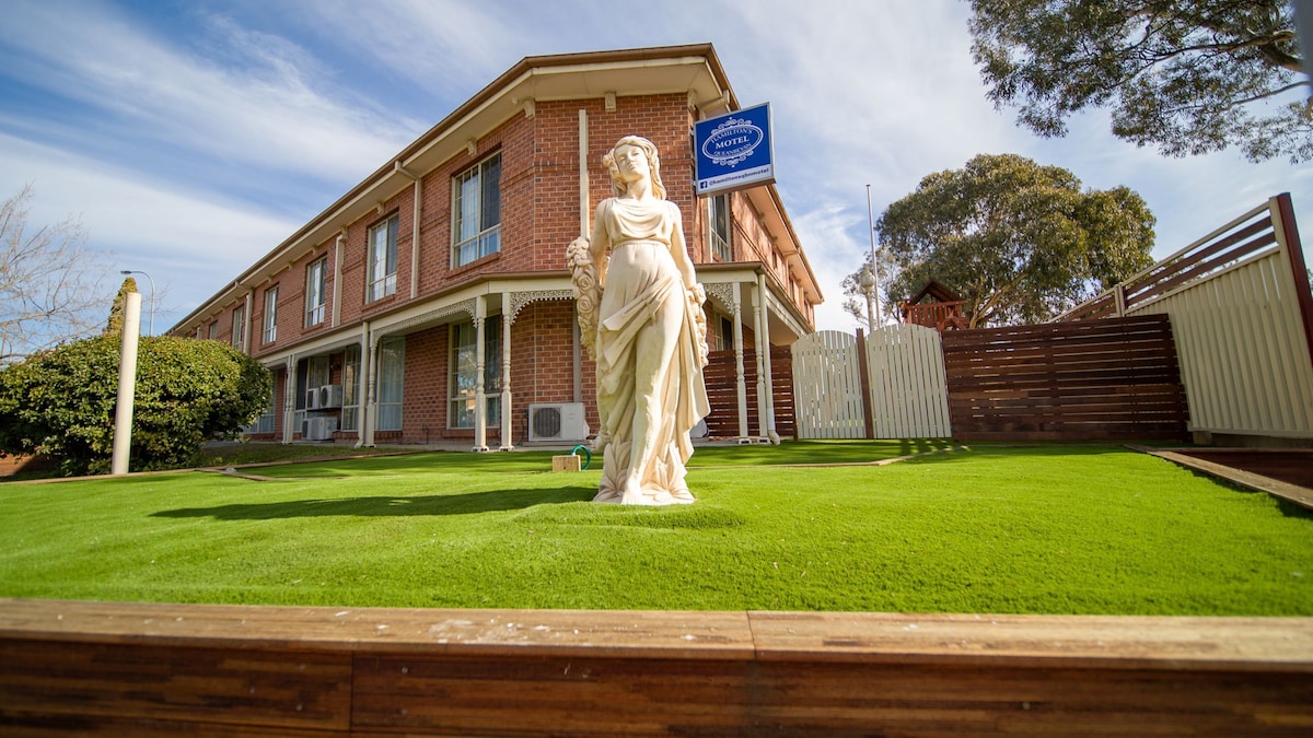 Hamilton’s Queanbeyan Motel