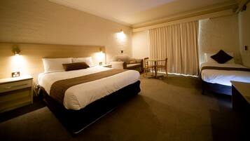 Standard Twin Room, Kitchenette (1 queen and 1 single bed) | In-room safe, individually decorated, individually furnished