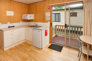 基础小屋 | 私人简易厨房 | 大冰箱、微波炉、茶具/咖啡用具、电热水壶