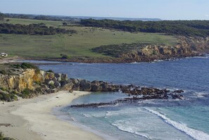 Beach nearby, white sand - Waves and Wildlife (Stokes Bay)