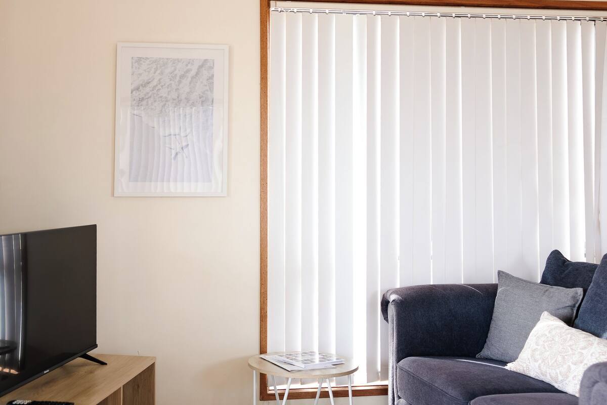 Standard Suite, 1 Bedroom, Kitchen (Cottage) | Iron/ironing board, cribs (free), bed sheets
