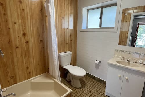Habitación | Baño | Regadera, secadora de cabello, toallas