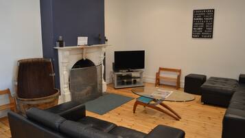 Tin House Escape – Multi Bedroom Apartment | Living room | Flat-screen TV, fireplace