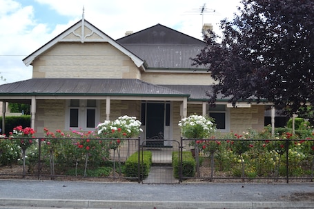Front of property. Tin House at Tanunda