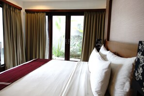 Villa, 2 habitaciones, alberca privada | Caja de seguridad en la habitación y escritorio 