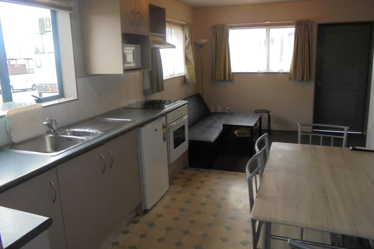 Private 2 Bedroom Unit | 1 bedroom