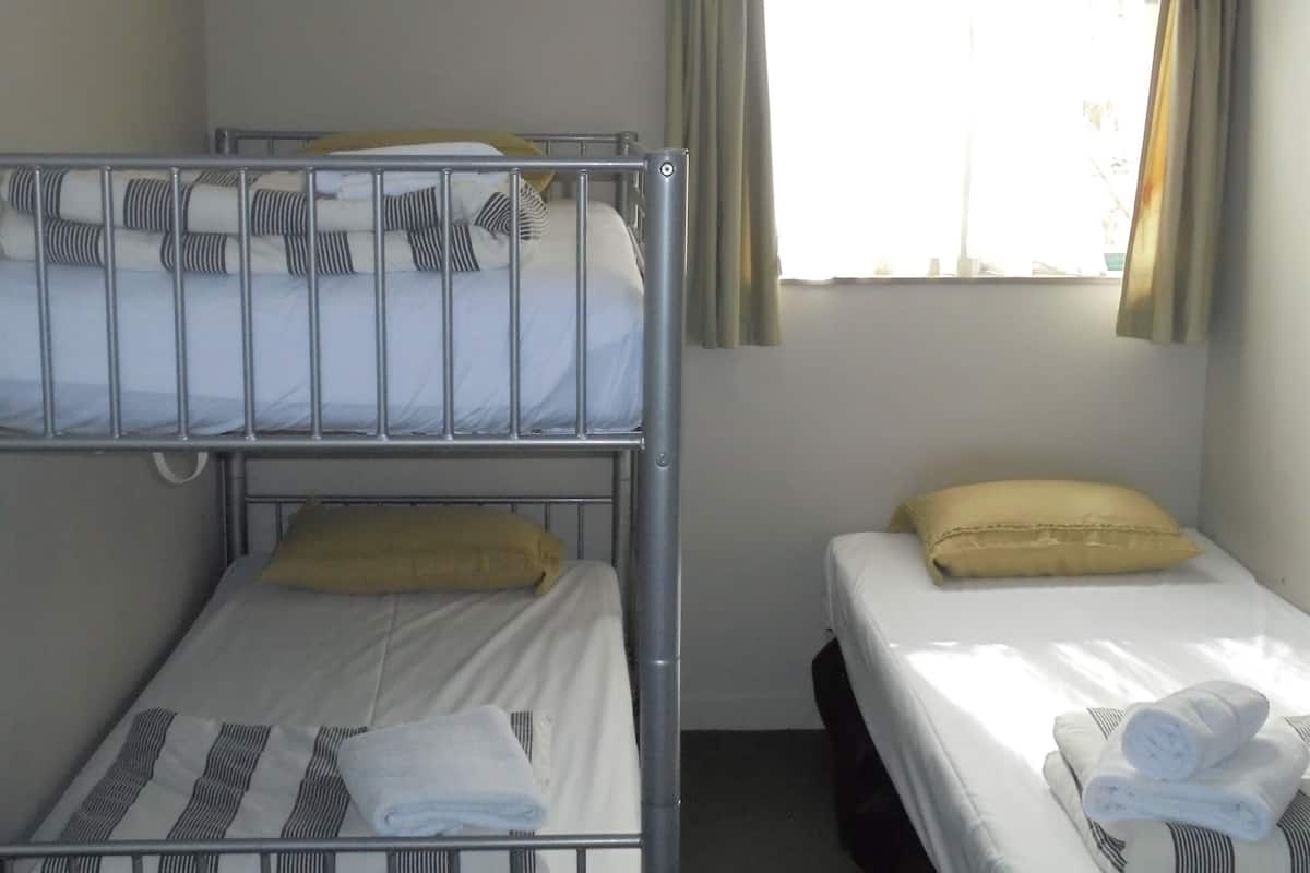 Driepersoonskamer, gemeenschappelijke badkamer | 1 slaapkamer