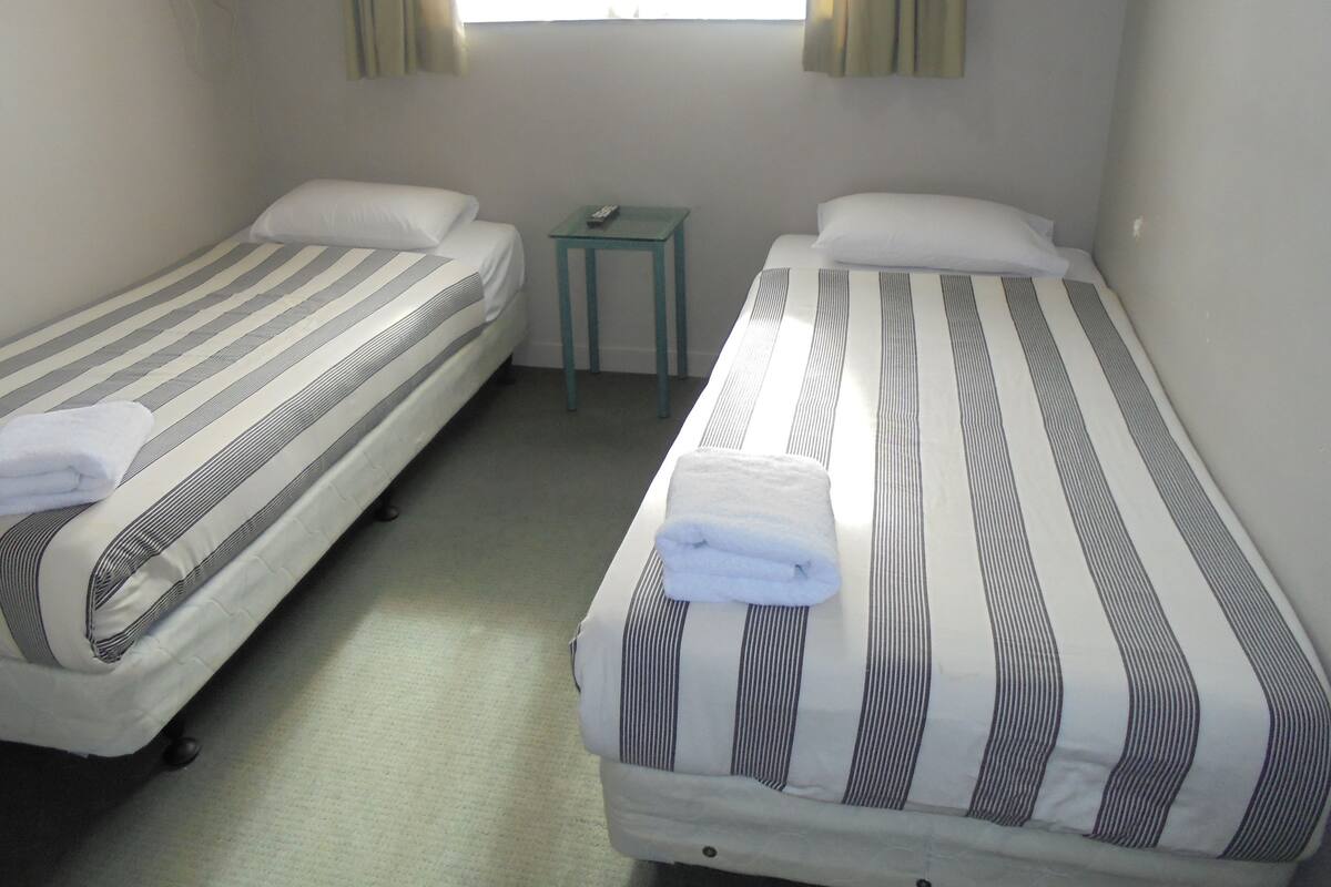 Deluxe Twin with Shared Bathroom | 1 bedroom