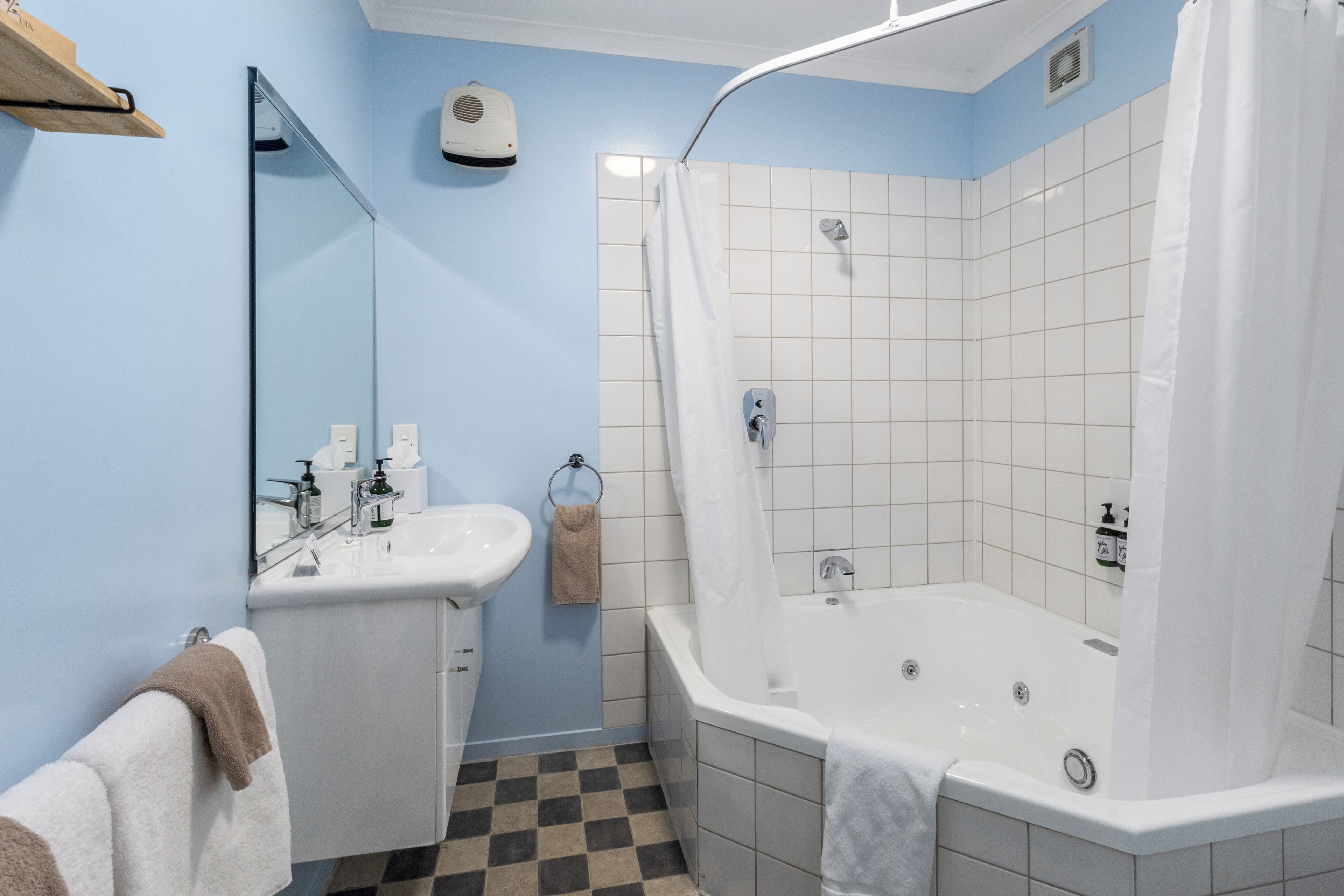 Spa Studio Suite | Bathroom