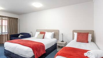 Ropa de cama hipoalergénica y escritorio