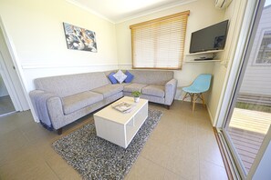 Flat-screen TV, DVD player - NRMA Tathra Beachfront Holiday Park (Tathra)