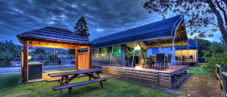Tienda estándar, no fumadores, cocina básica (Safari tents on the beach) | Balcón