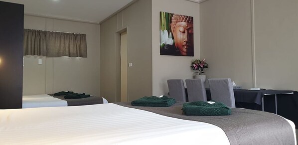 Family Room | Desk, blackout drapes, iron/ironing board, rollaway beds - Smerdon Lodge Motel (Horsham)