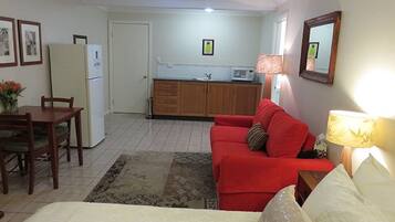 スタンダード スイート 1 ベッドルーム 禁煙 簡易キッチン (Barney Homestead Room)