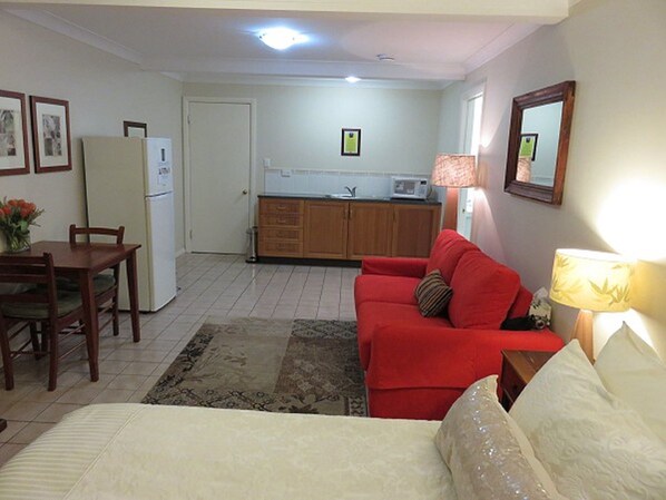 スタンダード スイート 1 ベッドルーム 禁煙 簡易キ�ッチン (Barney Homestead Room)