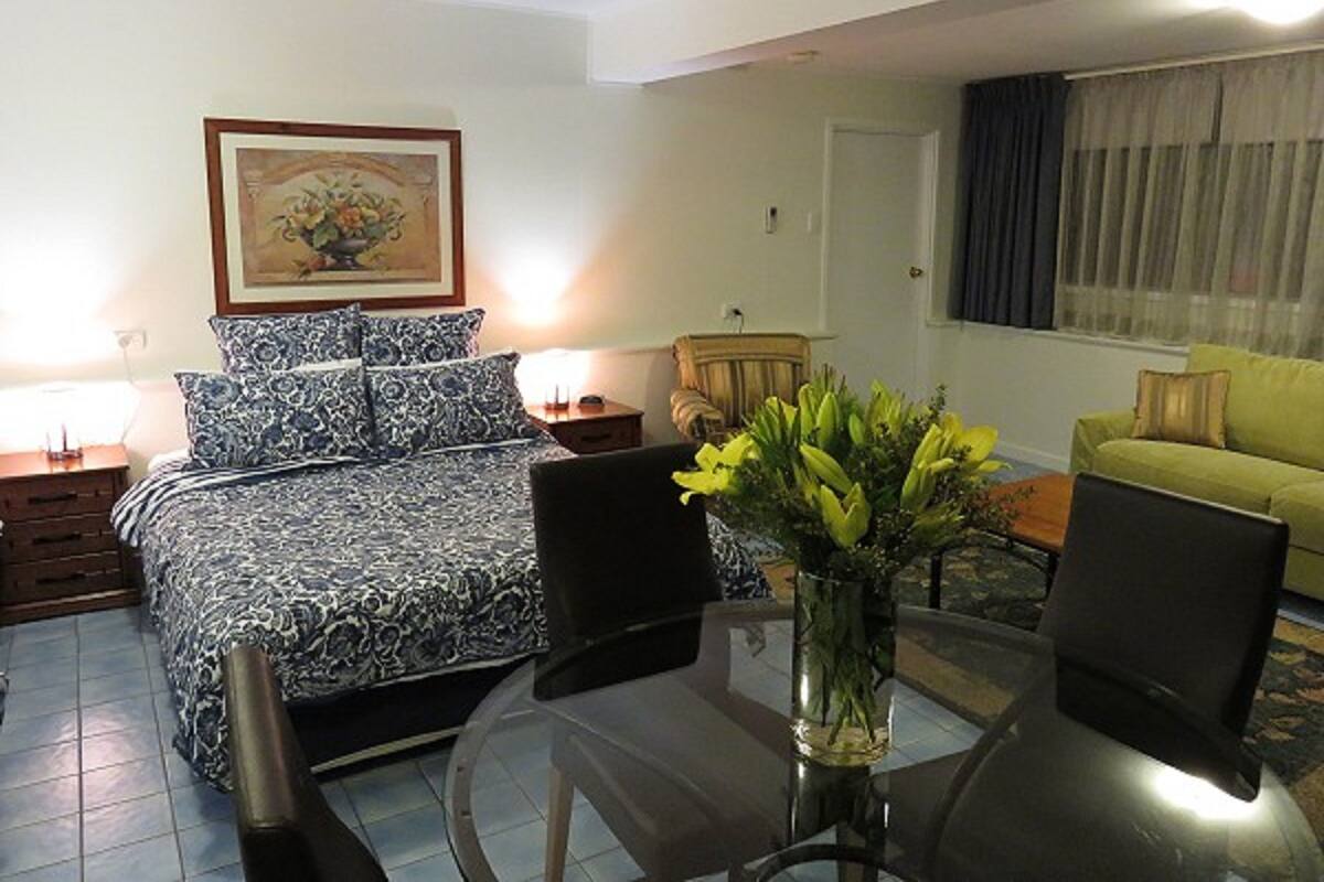 Standard Suite, 1 Bedroom, Non Smoking, Kitchenette (Maroon Suite Getaway)