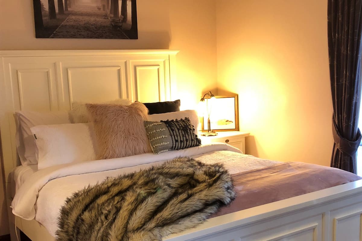 Magnolia Cottage | Iron/ironing board, rollaway beds, free WiFi, bed sheets