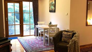 Magnolia Cottage | Iron/ironing board, rollaway beds, free WiFi, bed sheets