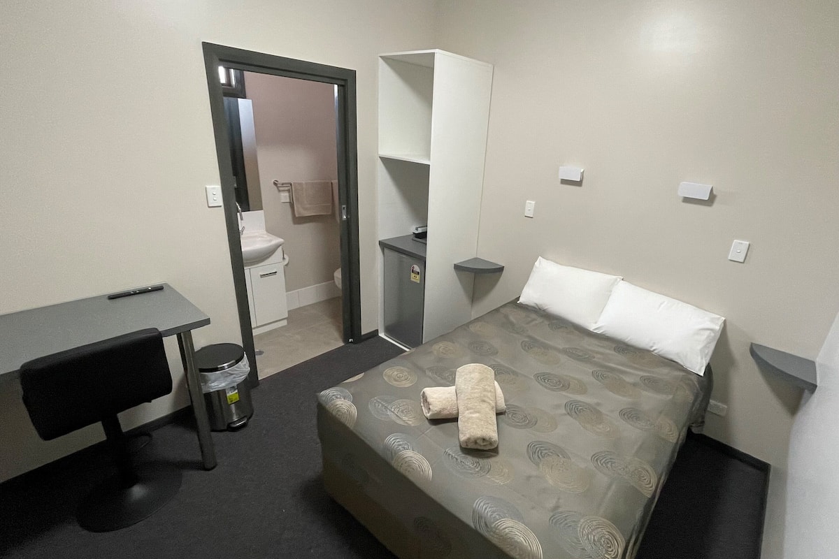 Executive studio suite | 1 slaapkamer, een bureau, beddengoed