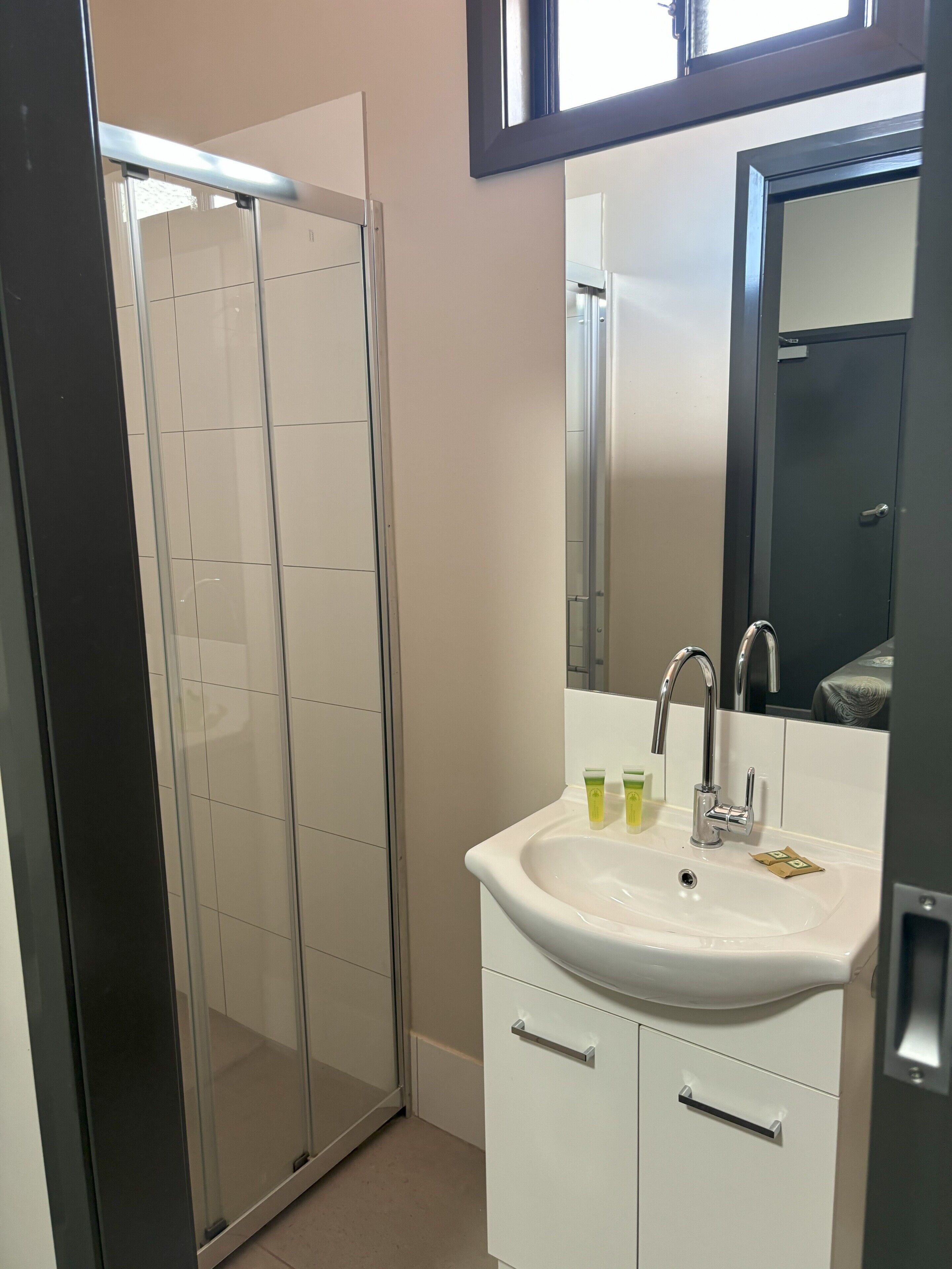 Executive Studio Suite | Bathroom