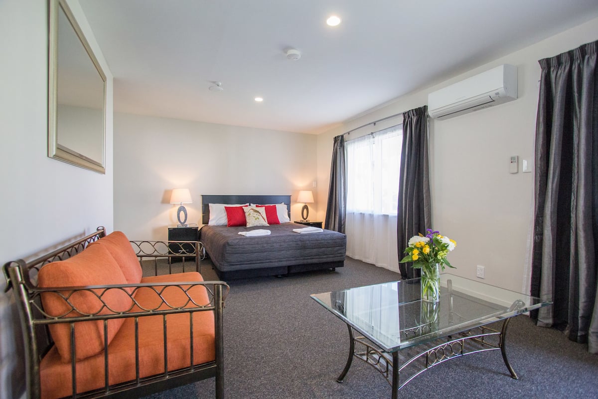 Premium Studio, Non Smoking, Kitchenette | Ruang tamu | TV Pintar, Netflix, perkhidmatan penstriman