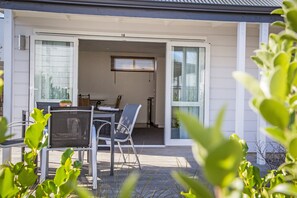 Premium studio, niet-roken, kitchenette | Terras