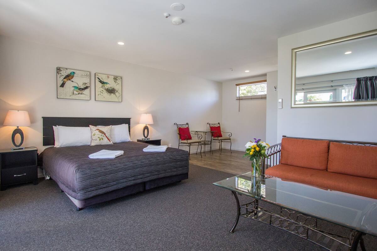 Family Studio, Multiple Beds, Kitchenette | Living room | Smart TV, Netflix, streaming services