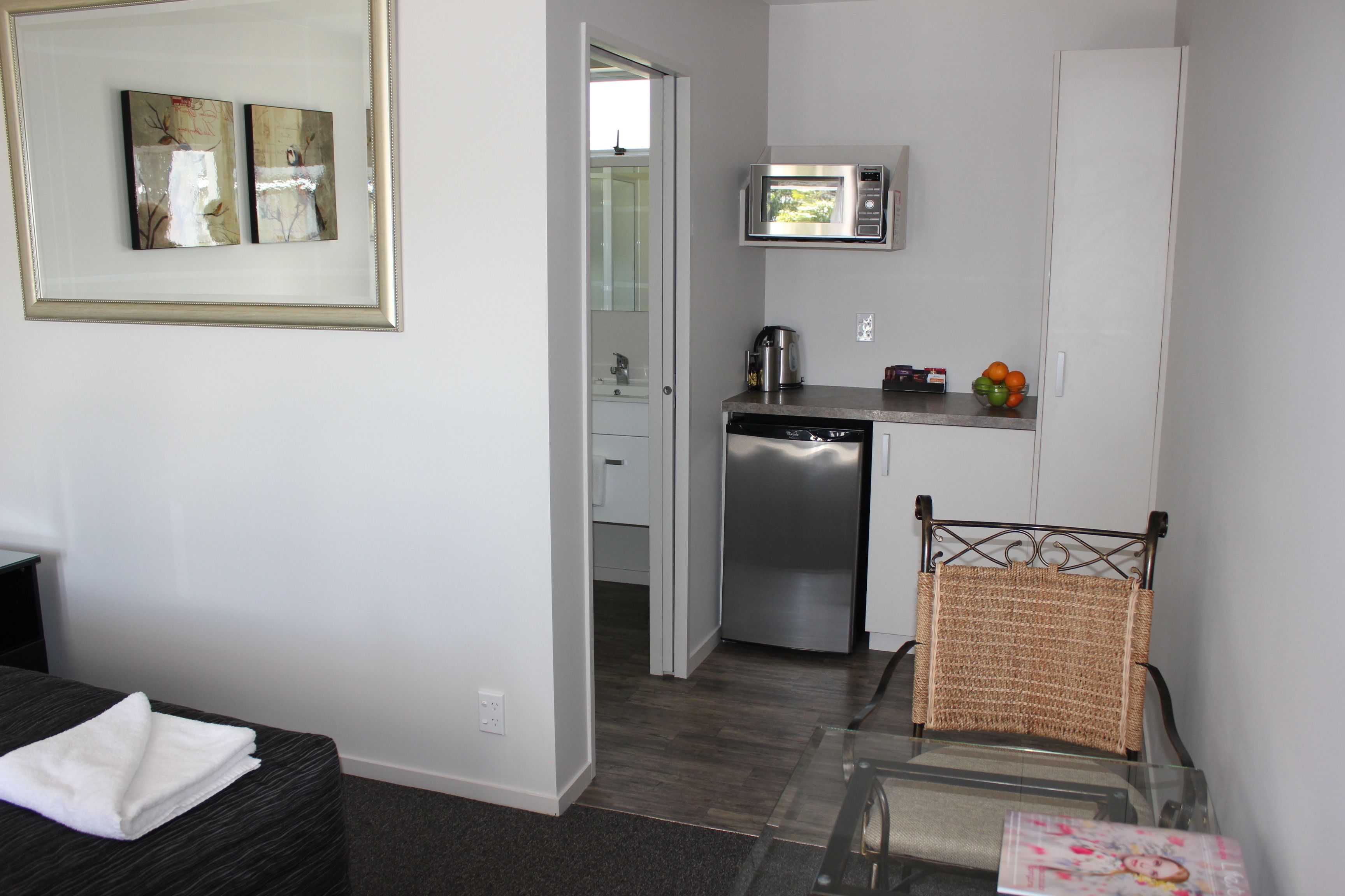 Standard Studio, Non Smoking, Kitchenette (Queen studio) | Private kitchenette