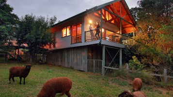 4 bedrooms, individually decorated, individually furnished