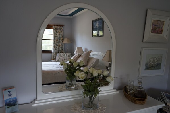 Standard Suite, 1 Bedroom, Non Smoking (Juparana Room) | Pillowtop beds, desk, iron/ironing board, bed sheets