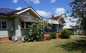 Property entrance - Melville House (Lismore)