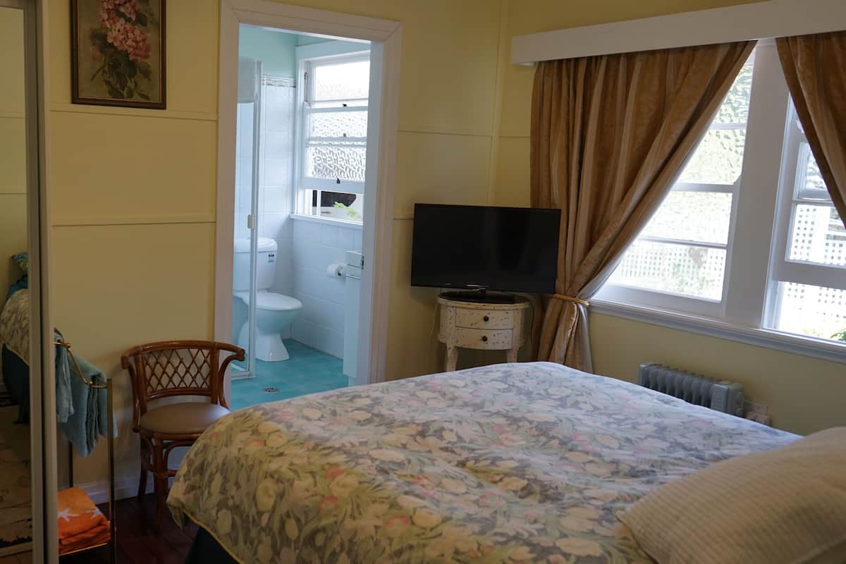 Standardsuite - 1 soveværelse - ikke-ryger (Southern Cross Room) | Senge med topmadrasser, skrivebord, strygejern/strygebræt, sengetøj
