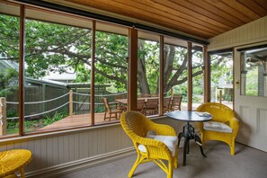 Flat-screen TV, DVD player - Oak Tree Lodge (Rhyll)