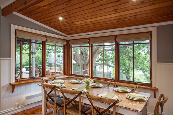 In-room dining - Oak Tree Lodge (Rhyll)