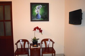 Family Room | Bathroom | Shower, free toiletries, hair dryer, towels - Kara Beachside Guest House (Da Nang)